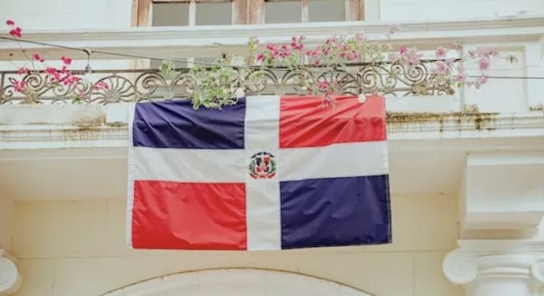 Presidente entregará hoy bandera al Licey y el premio de la juventud