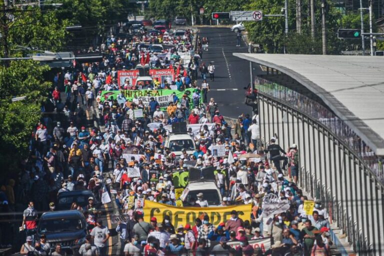 EL SALVADOR: Miles rechazan el régimen de excepción de Bukele