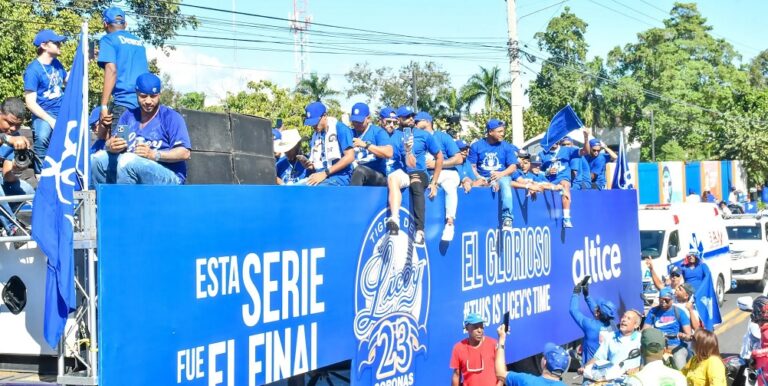 Tigres del Licey realizan caravana de celebración de su campeonato