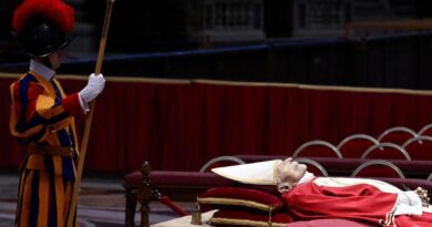 Vaticano abre la capilla ardiente de Benedicto XVI
