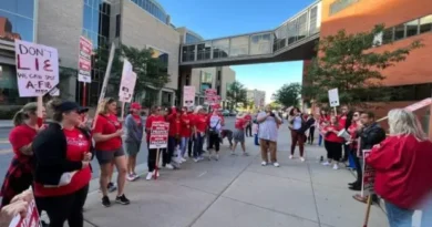 Miles enfermeros hospitales van a huelga en Nueva York
