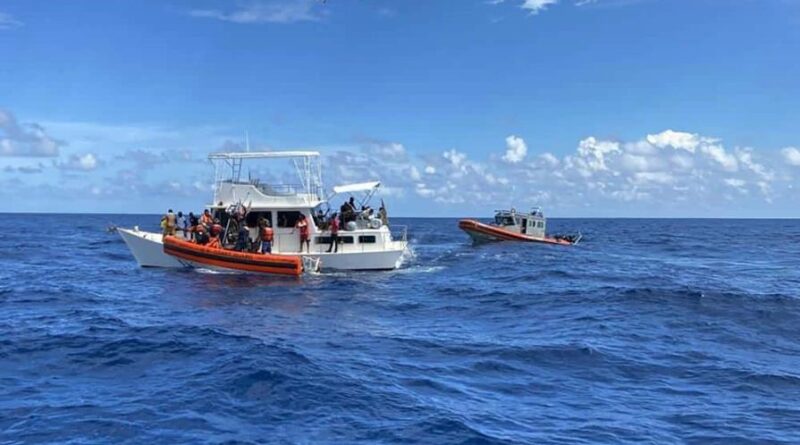 Más de un centenar de migrantes haitianos llegan a Florida en un velero
