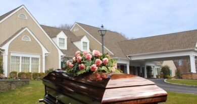 Mujer de 82 años fue declarada muerta en asilo de NY y despertó en funeraria