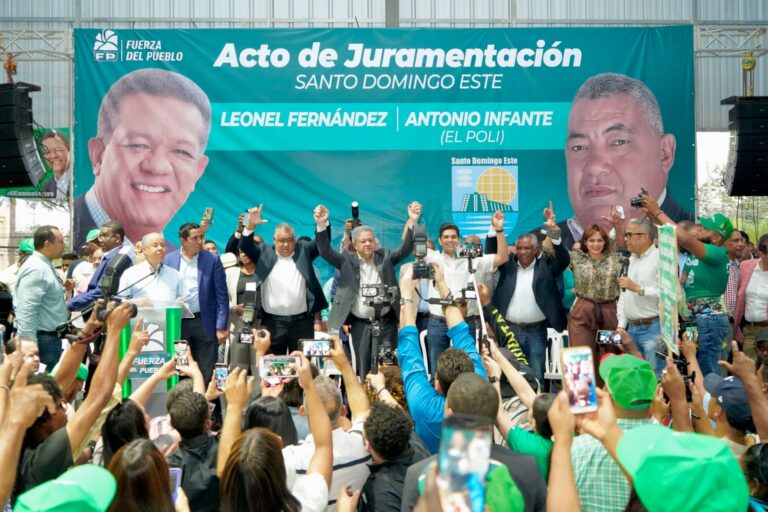 El regidor Antonio Infante (El Poli) y un grupo de dirigentes del PRM en SDE se juramentan en la FP