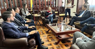 COLOMBIA: Presidente del Congreso recibe a Guido Gómez Mazara
