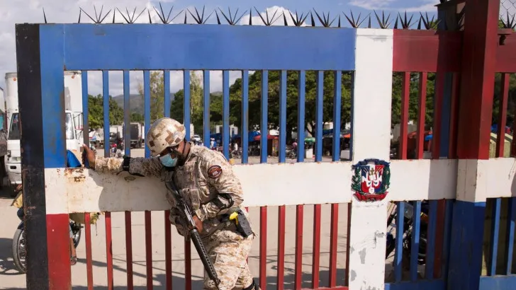 Defensa recibe petición para desvincular militares acusados de tráfico de inmigrantes