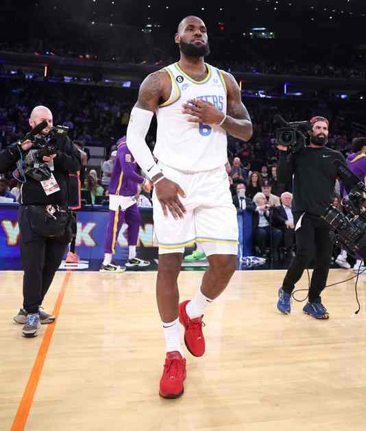 Los Lakers celebran en Madison Square Garden otro récord de LeBron