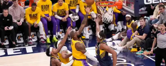 LeBron anota 26, se pone 63 puntos del récord, y Lakers gana