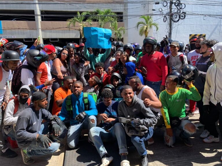 ¡Uber en paro este lunes! reclaman bajen porciento que cobra plataforma por servicios