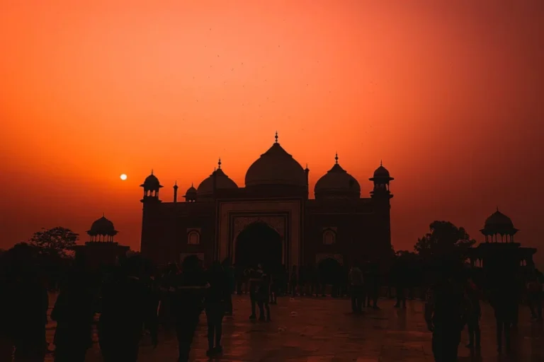 Reclaman derecho de las mujeres a salir de noche en la India