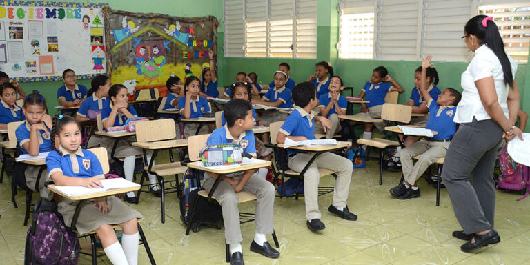El 4% y pacto educativo: las falsas promesas en la educación dominicana
