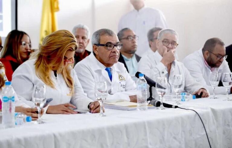 Médicos otorgan "poderes plenos" a Senén Caba para canalizar métodos de lucha contra las ARS