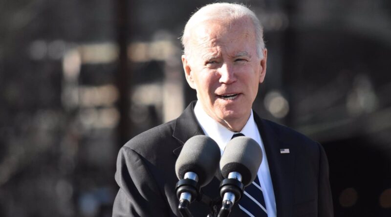 Biden reclama la prohibición de rifles de asalto en Estados Unidos