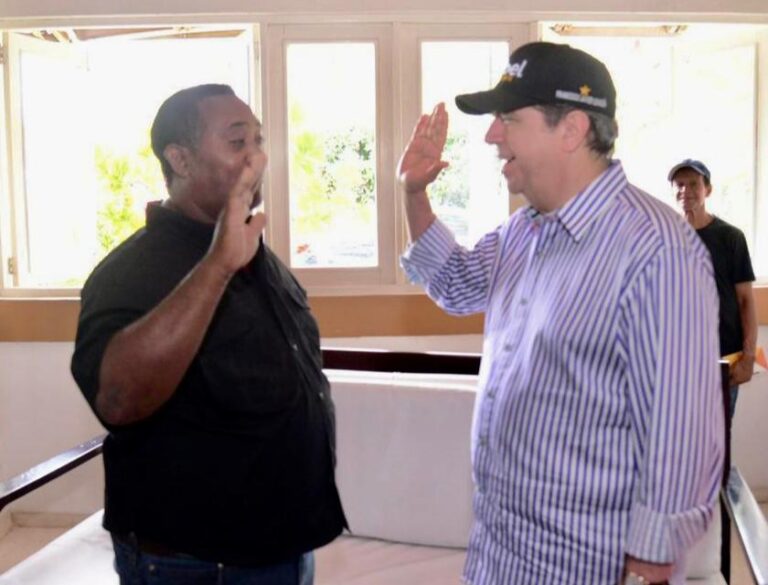 Dos dirigentes de la FP en Barahona pasan al PLD