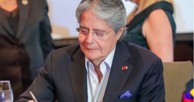 ECUADOR: La Asamblea Nacional recomienda juicio al Presidente