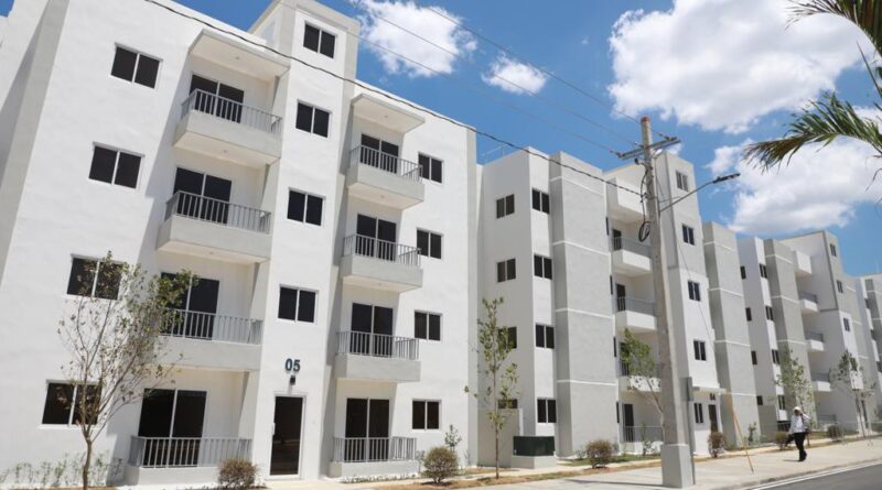 El Presidente entrega 500 nuevos apartamentos en zona de San Luis