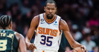 Kevin Durant anota 23 puntos en su debut con los Suns