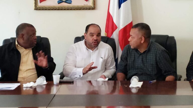 Regidor denuncia ante el Defensor del Pueblo maltratos y abusos por parte de la policía en Boca Chica