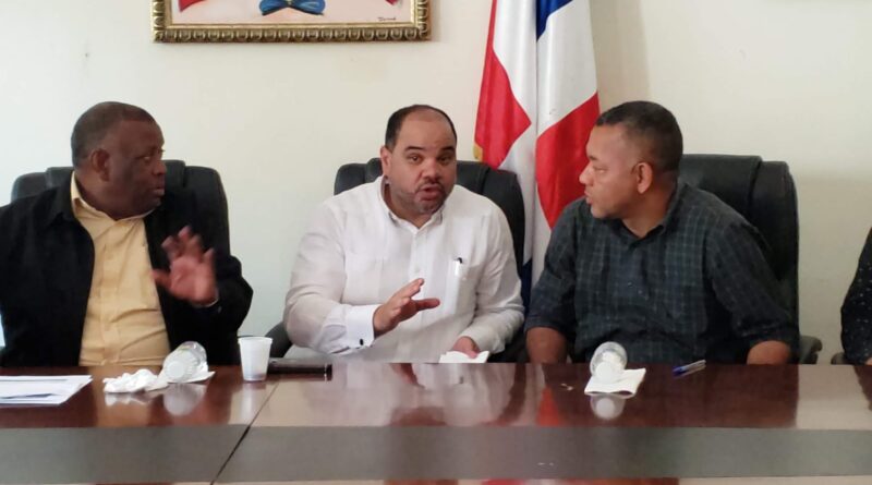 Regidor denuncia ante el Defensor del Pueblo maltratos y abusos por parte de la policía en Boca Chica