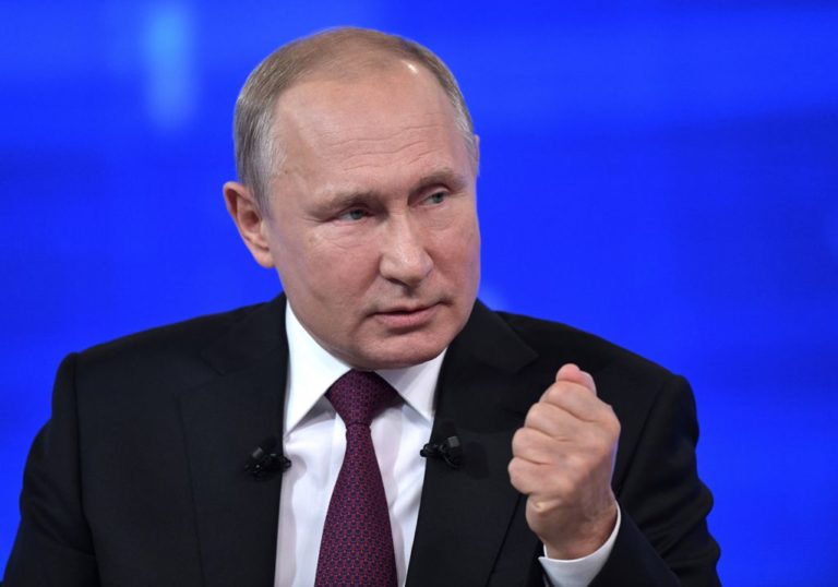 Rusia manda tren lleno de presos a Donetsk para suplir sus bajas, según Kiev