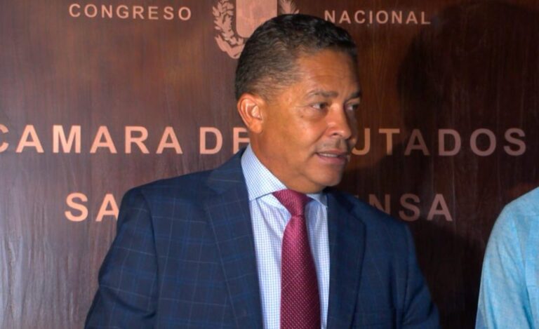 Depositan proyecto solicita construcción ferrocarril Santo Domingo-Bávaro-Punta Cana