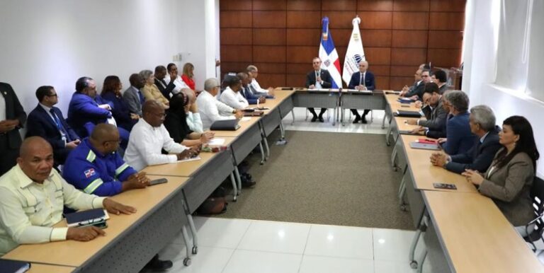 Aumentan 19% salario mínimo de gran parte del sector privado