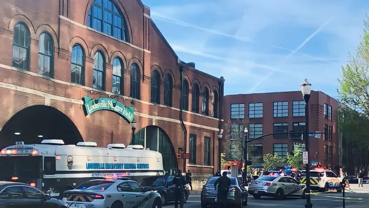 Cinco muertos en un tiroteo en el centro de la ciudad de Louisville, EE.UU.