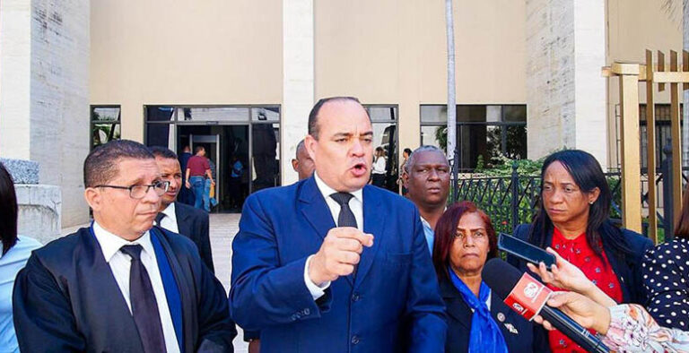 Colegio de abogados somete Recurso Contencioso Administrativo contra proceso de privatización de Pasaportes