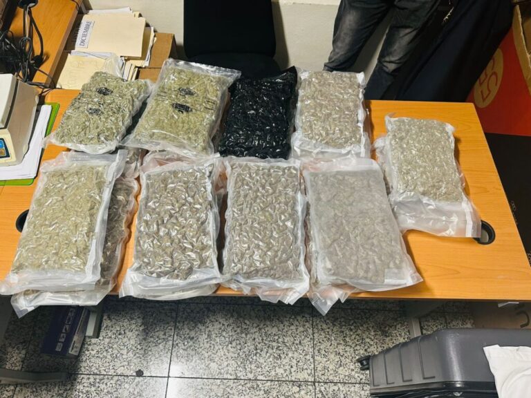 DNCD ocupa18 paquetes de marihuana en el AILA