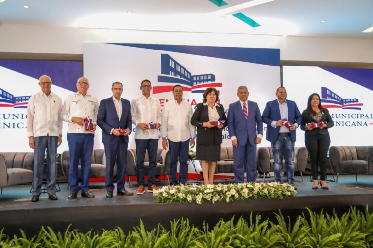 Director del Sistema 9-1-1 destaca colaboración con gobiernos locales en panel de expertos de la Semana del Municipalismo Dominicano 2023