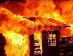 Incendio destruye dos viviendas en Barahona