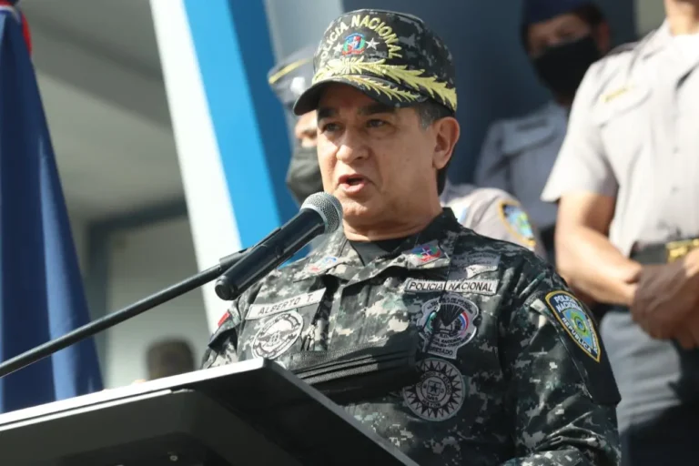 La Policía Nacional investiga muerte de hombre en Santiago a manos de patrulla