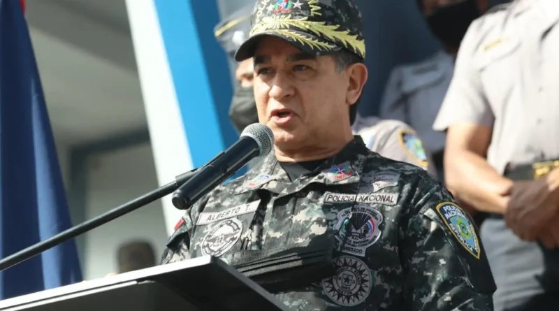 La Policía Nacional investiga muerte de hombre en Santiago a manos de patrulla