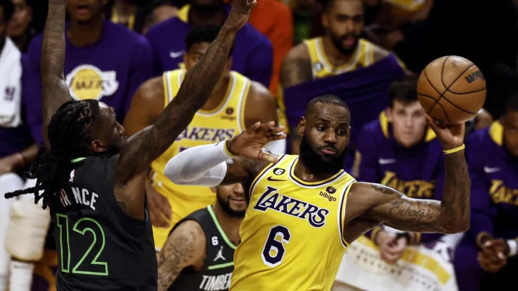 LeBron frustra a los Wolves y devuelve los 'playoffs' a los Lakers