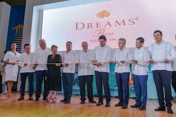 Ministro David Collado, encabeza inauguración oficial del Dreams® Flora Resort & Spa
