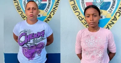 Policía apresa dos mujeres que exhibieron arma de fuego ilegal en las redes sociales