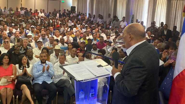 Ramón Alburquerque oficializa su precandidatura a la Presidencia de la República