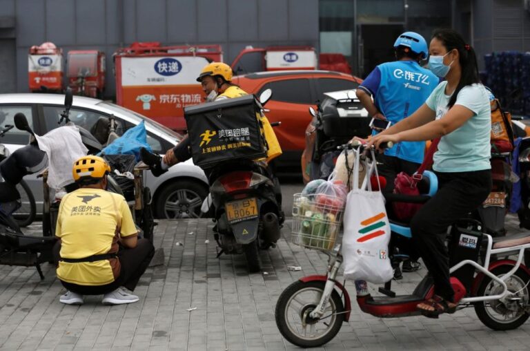 Pekín pondrá chips en motos de repartidores para «detectar acciones ilegales»