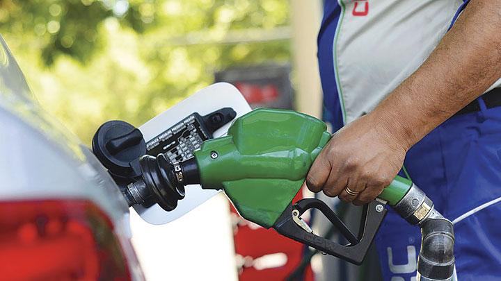 Se mantienen los precios de los combustibles y el avtur bajará esta semana