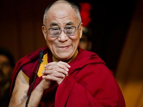 El dalái lama reaparece en una cumbre budista tras escándalo