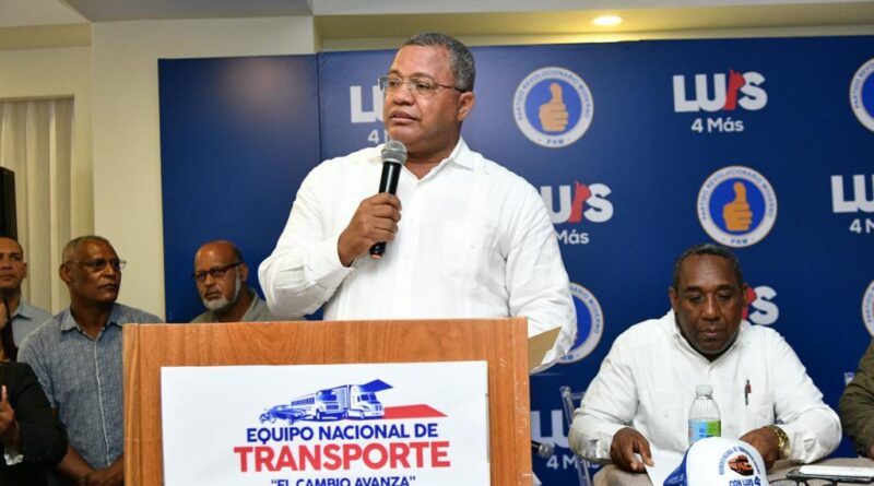 Grupo de transportistas pide reelección de Abinader