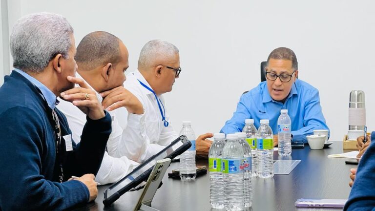 Ayuntamiento y Obras Públicas acuerdan cambios en ampliación de “autopista de San Isidro”