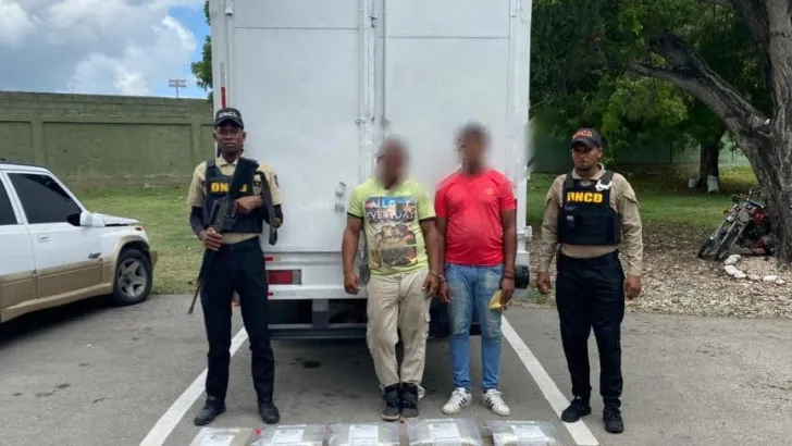 Dos detenidos en Barahona por transportar 200 libras de marihuana