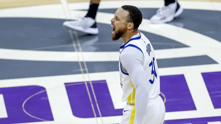 Un legendario Curry destroza a los Kings y lleva a Warriors a semifinales