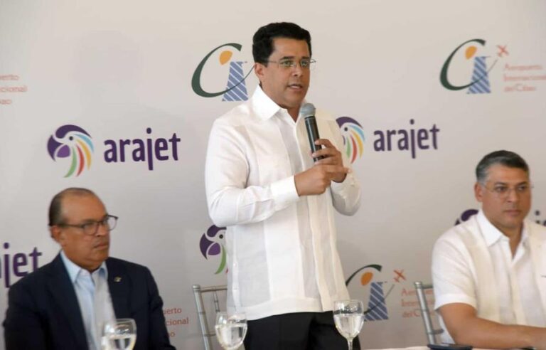 David Collado califica como "abuso" que un dominicano tenga que pagar hasta US$1,700 por un boleto desde NY a RD