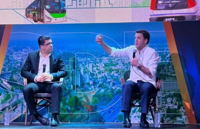 Dío Astacio y Hugo Beras realizan conversatorio Sobre Movilidad Urbana en SDE