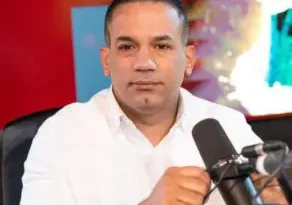 Emilio López es desvinculado de Politiqueando RD tras denuncia de Tamara Martínez