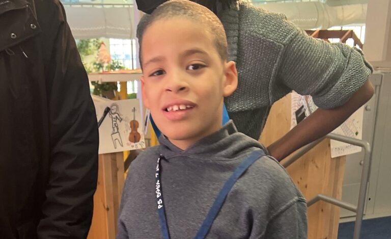 NY: Era dominicano niño falleció tras caer por ventana de edificio Bronx