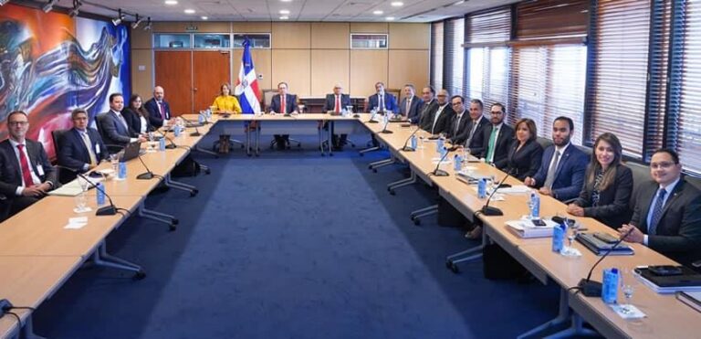 Misión del FMI rebaja a 4 % proyección de crecimiento de la economía dominicana y sugiere políticas fiscales