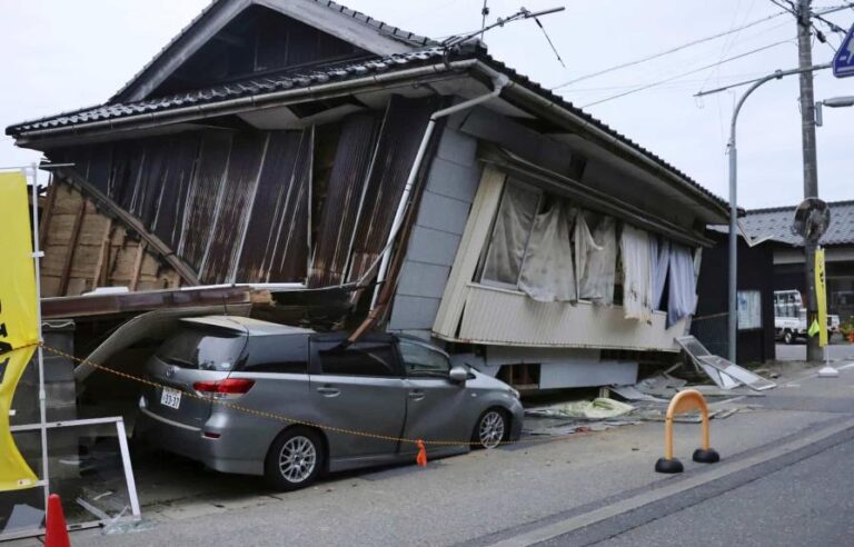 Fuerte sismo en Japón deja al menos un muerto y viviendas destruidas